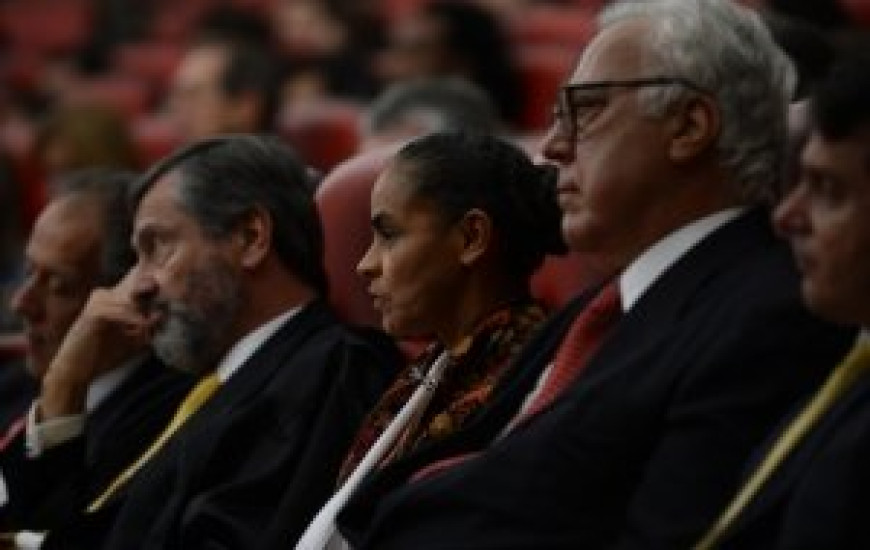 Marina acompanha votação