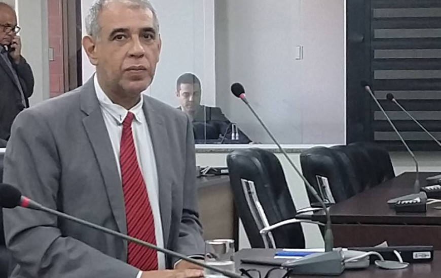 A retirada dos cálculos será por cirurgia a laser pela uretra