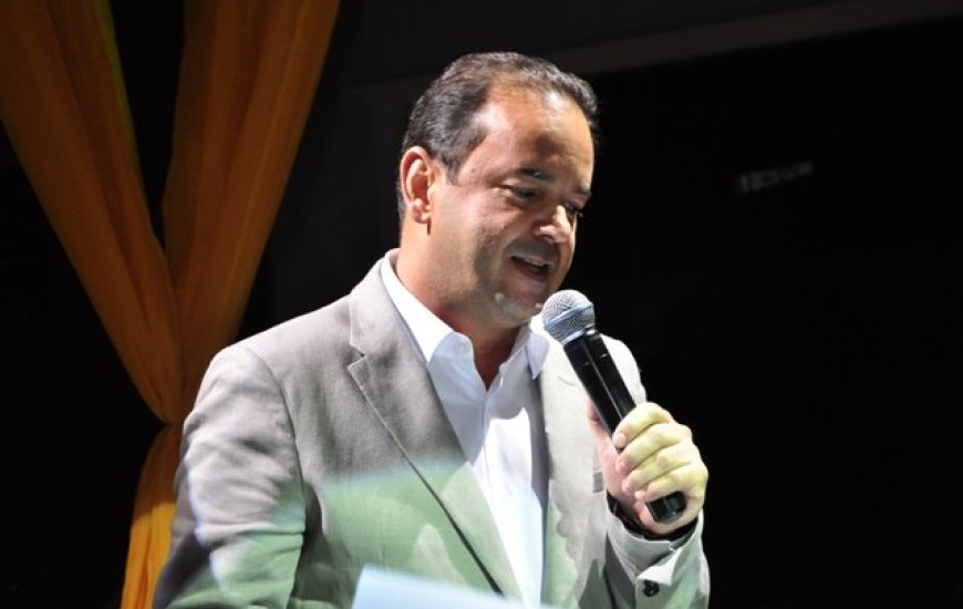 Pires: chateado com Amastha por cobrança salgada