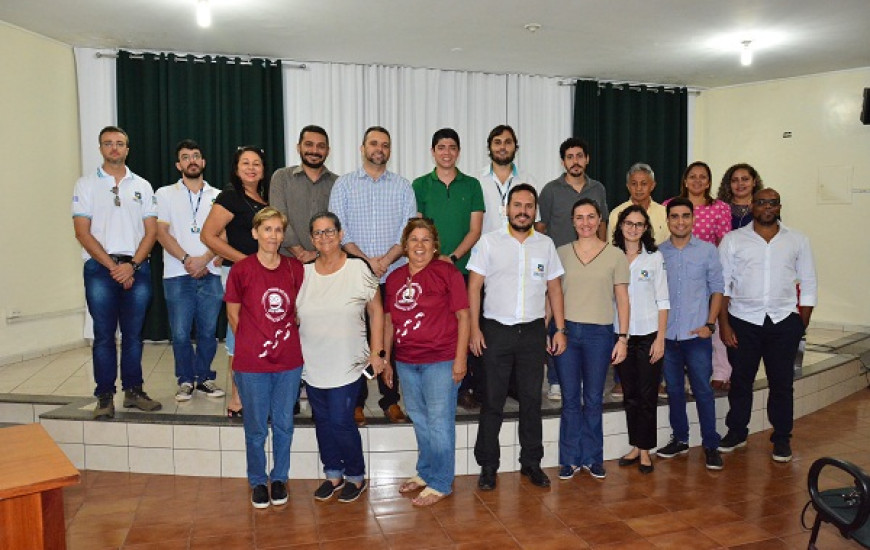 Grupo que discute planos