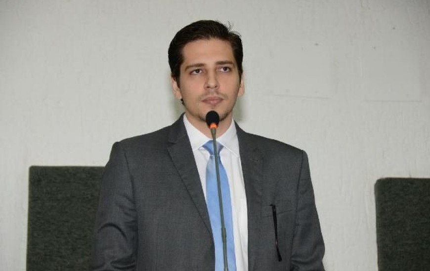 Deputado cobra conclusão de obras em Araguaína