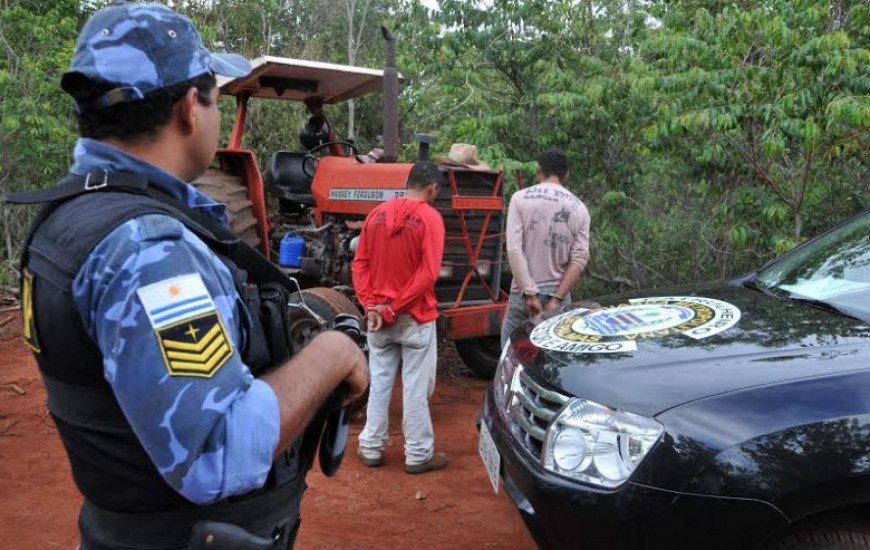 Grupo se escondia em mata