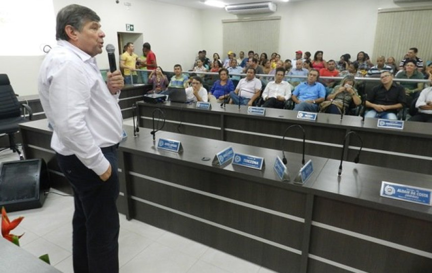 Secretário Nicolau Esteves