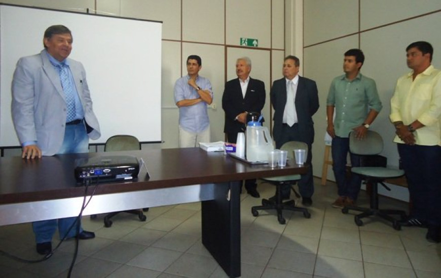 Secretário anuncia gestão terceirizada