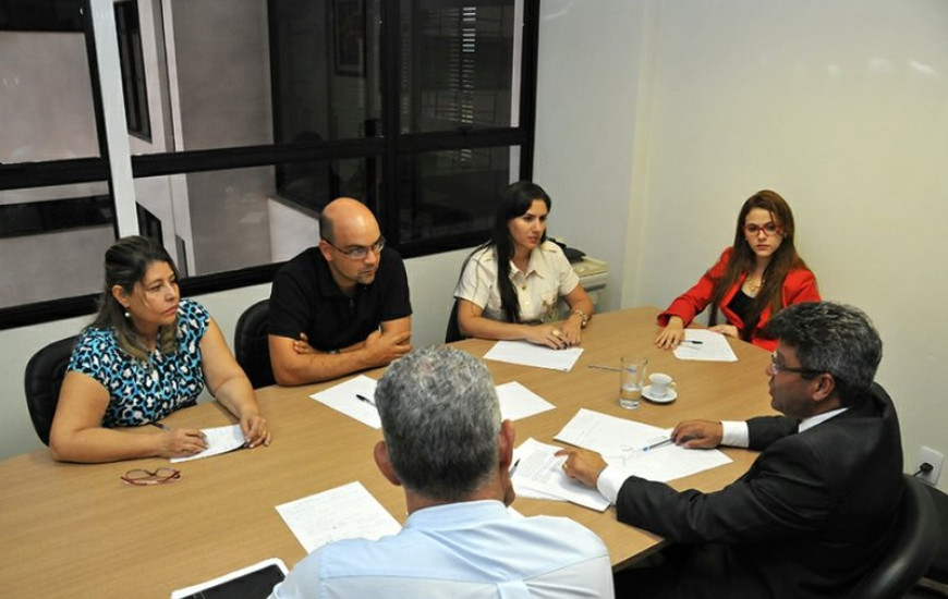 Reunião foi mediada pela Defensoria Pública