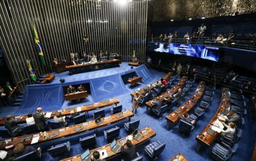 CCJ se reuniu no plenário do Senado ontem
