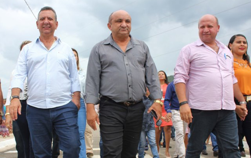 Deputado participa de entregas na cidade