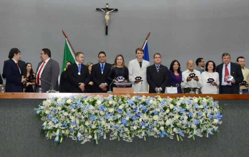 Administradores são homenageados na AL