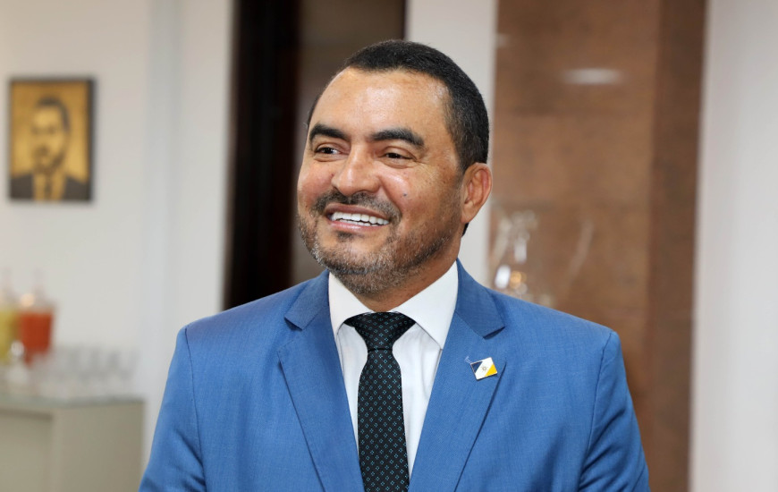 Governador disse em suas redes que se afasto por causa de uma virose