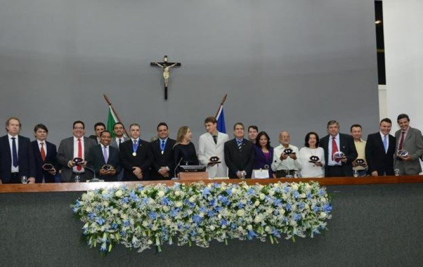 Profissionais são homenageados na AL