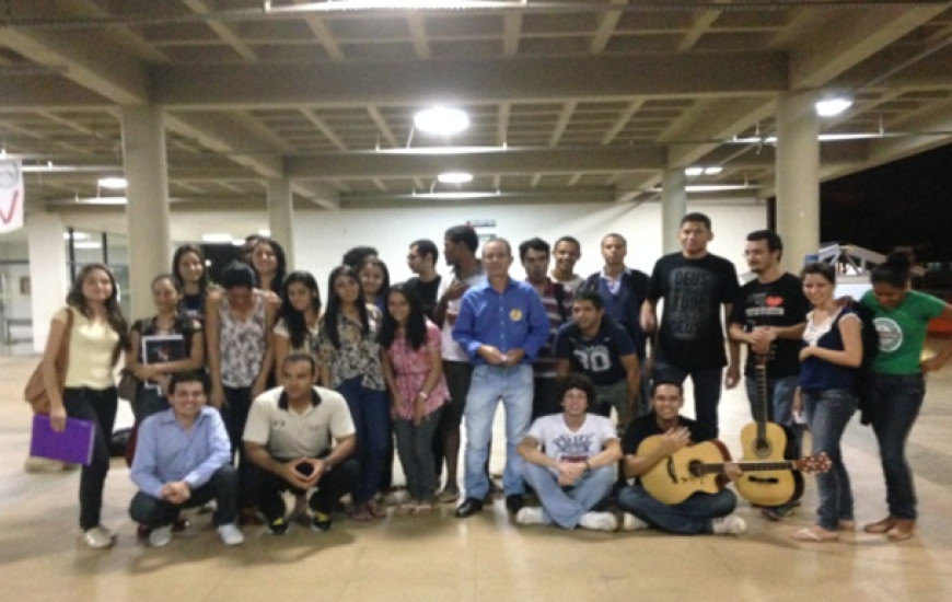 Elvio Quirino com universitários