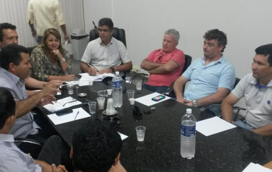 Neris e Folha recebem permissionários