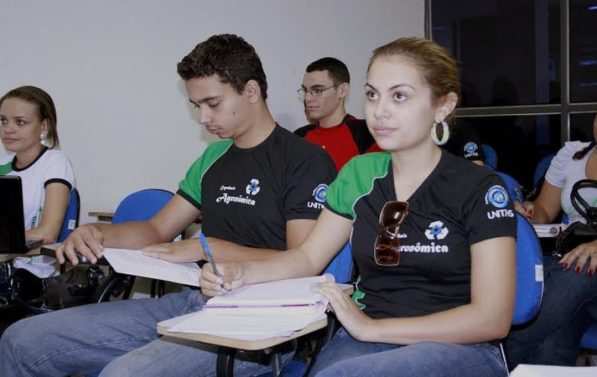 São mais de 1.600 candidatos e 960 vagas