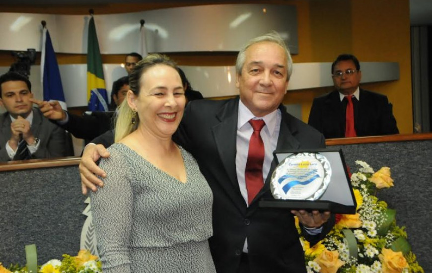 Vereador Hiram homenageia Carmen Lúcia