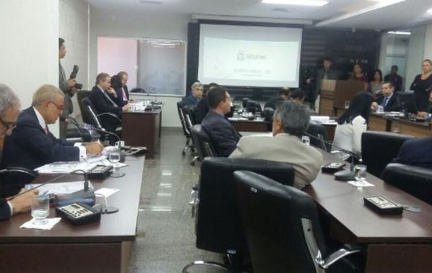 Audiência é realizada entre deputados e secretários de Estado