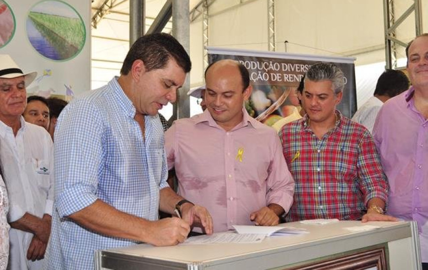 Amastha e Sandoval assinam termos para capital