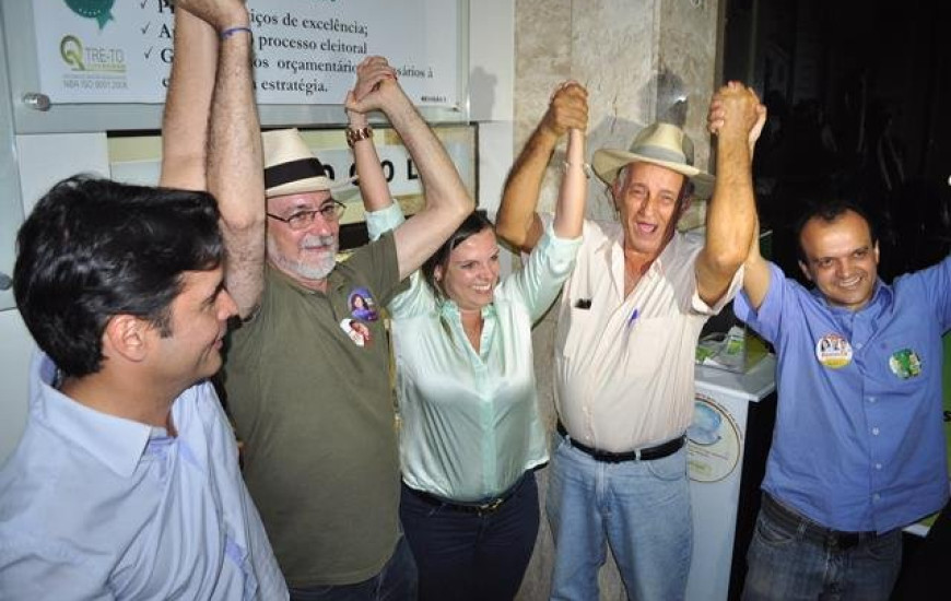 Cláudia Lelis registra candidatura no TRE