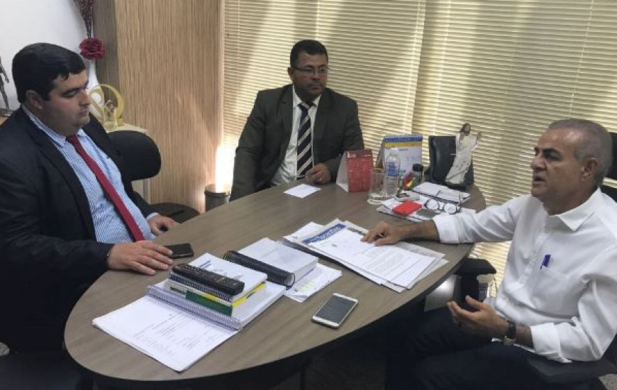 Reunião entre deputado e vereadores