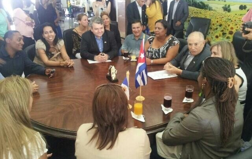 Governador com médicos estrangeiros