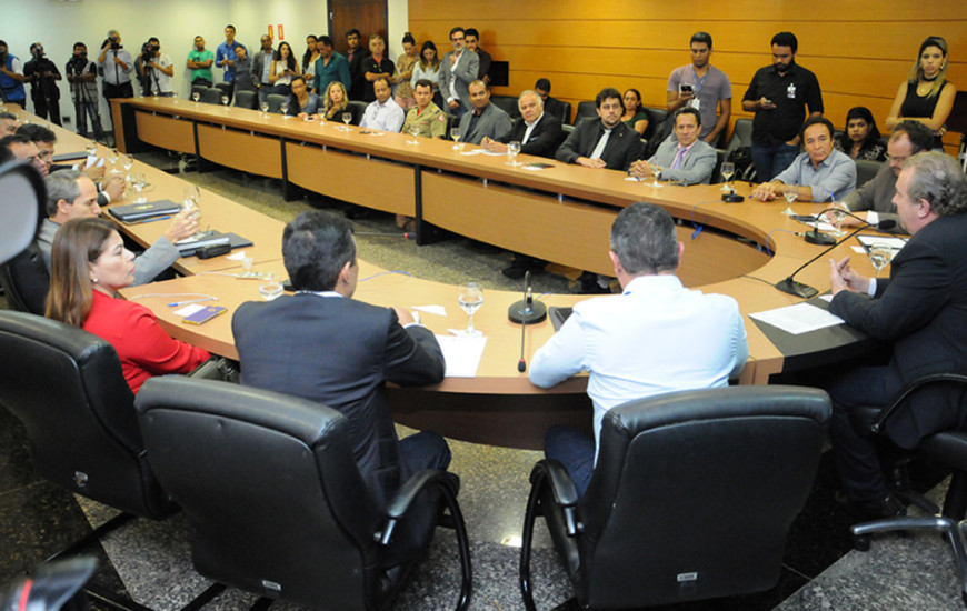 Secretários foram exonerados na noite desta sexta