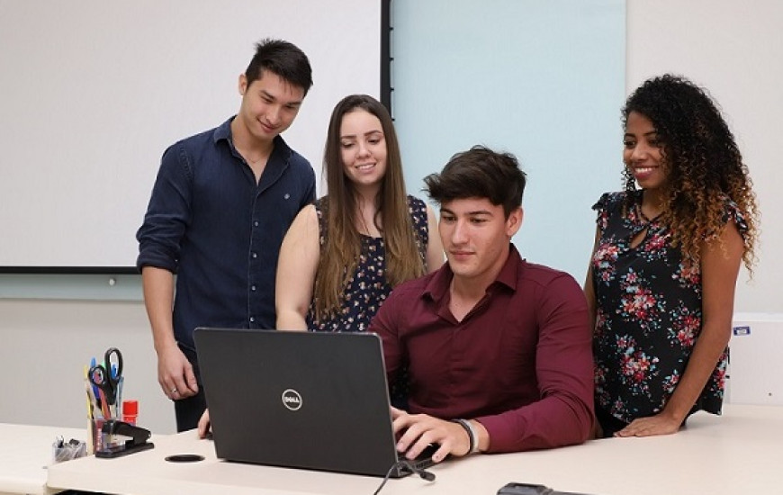 As vagas são destinadas a alunos que desejam garantir experiência profissional