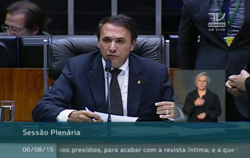 Gaguim preside sessão plenária na Câmara