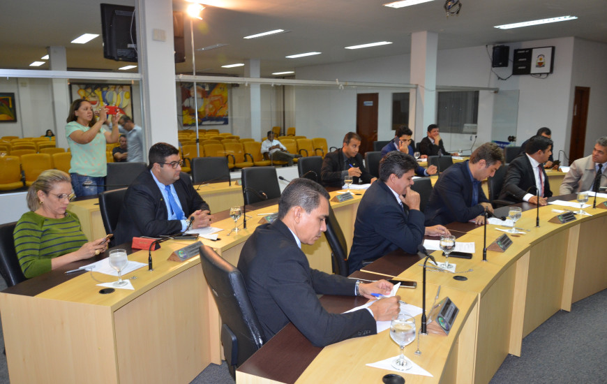 Votação, que começou na quinta, seguiu até a madrugada desta sexta