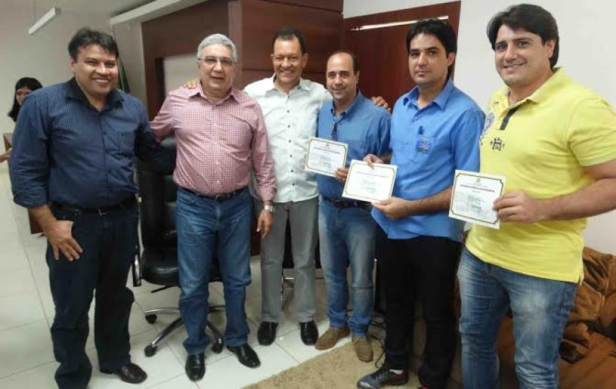 Prefeito entregou os selos aos empresários