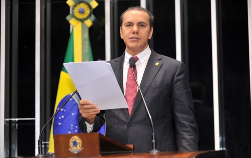 Senador quer investigações sobre desvios no Carf