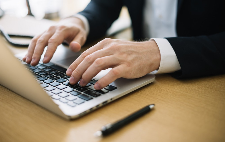 O candidato deve ter experiência mínima de 6 meses na área