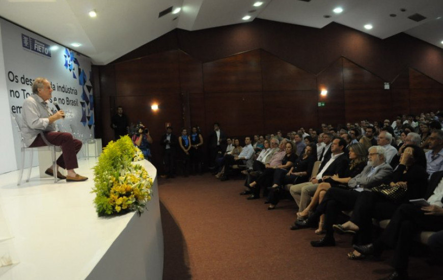 Arnaldo Jabor faz palestra em evento