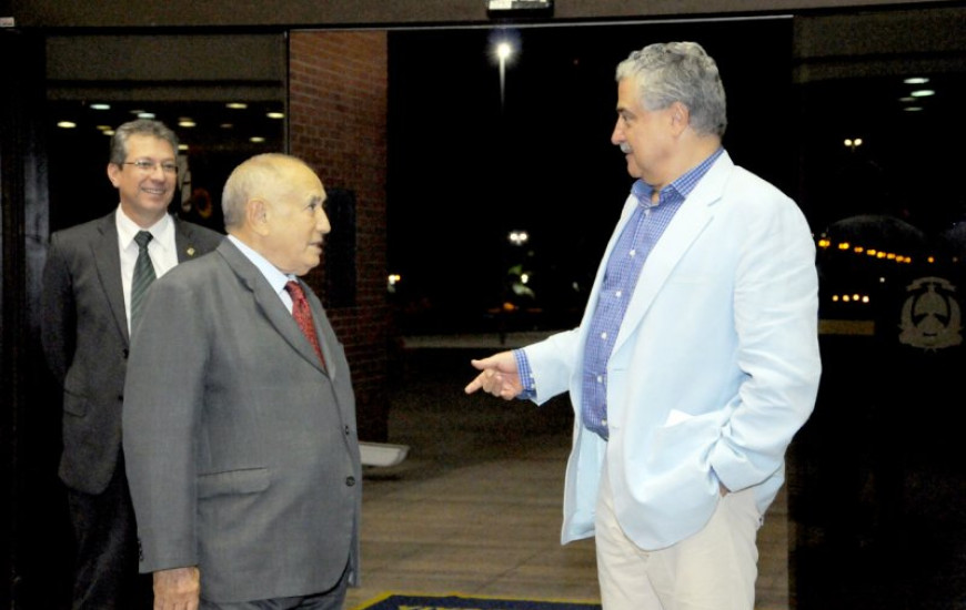 Siqueira e Saad no aeroporto da Capital