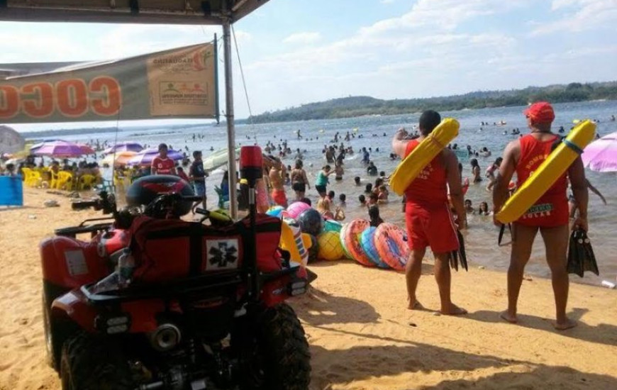 Bombeiros atuarão nas praias até agosto