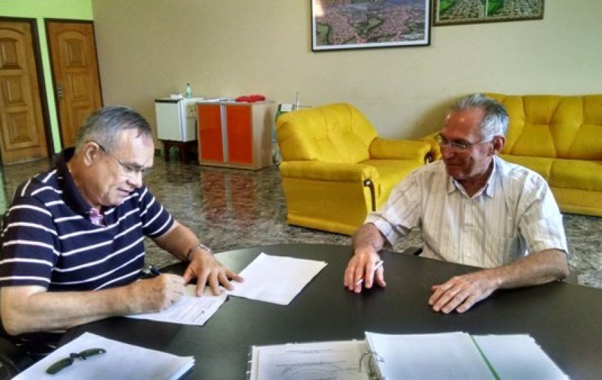 Prefeito assinou OS esta manhã