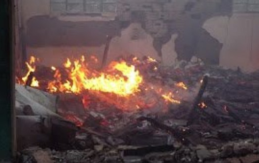 Incêndio destruiu alojamento