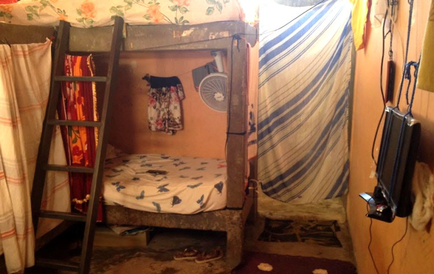 Celas em condições precárias