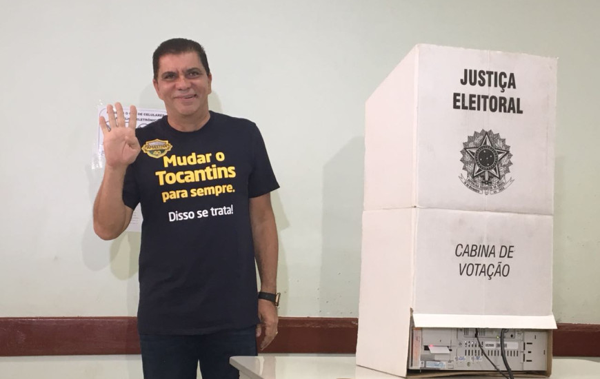 Amastha vota logo cedo em colégio da Capital