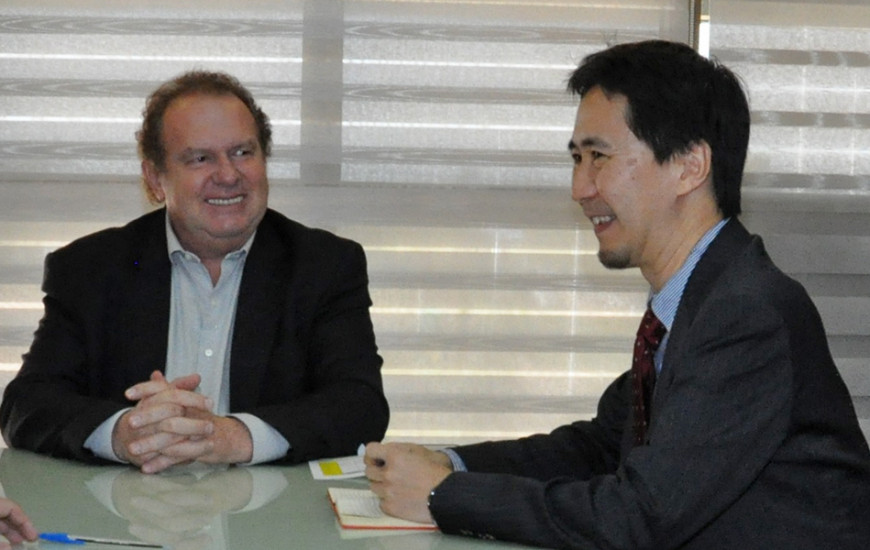 Mauro Carlesse se reuniu com o gerente do PDRIS, Satoshi Ogita