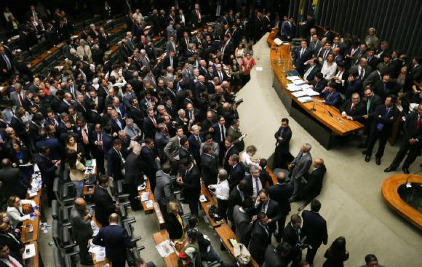 Deputados elegem membros da mesa diretora da Câmara