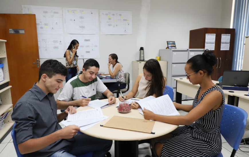 Estagiários contam com outros benefícios como bolsa e auxílio-transporte