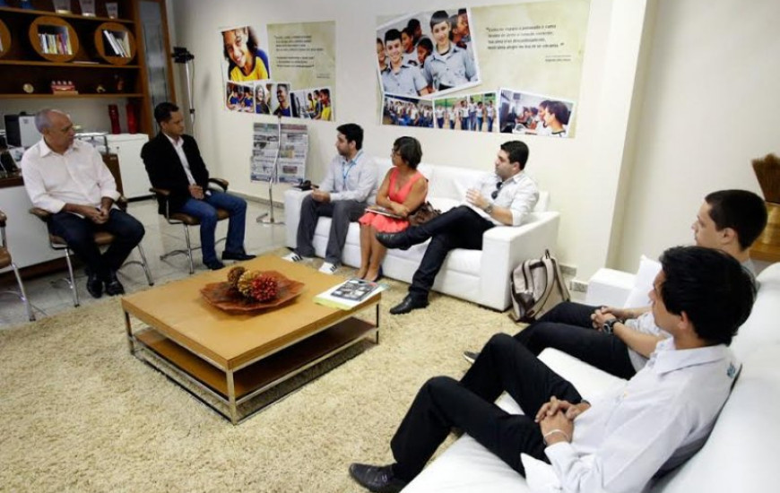 Adão Francisco recebe equipe da Energisa