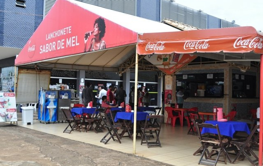 Quiosqueiros começaram a tirar tendas