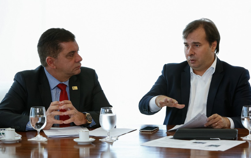 Amastha com o presidente em exercício, Rodrigo Maia