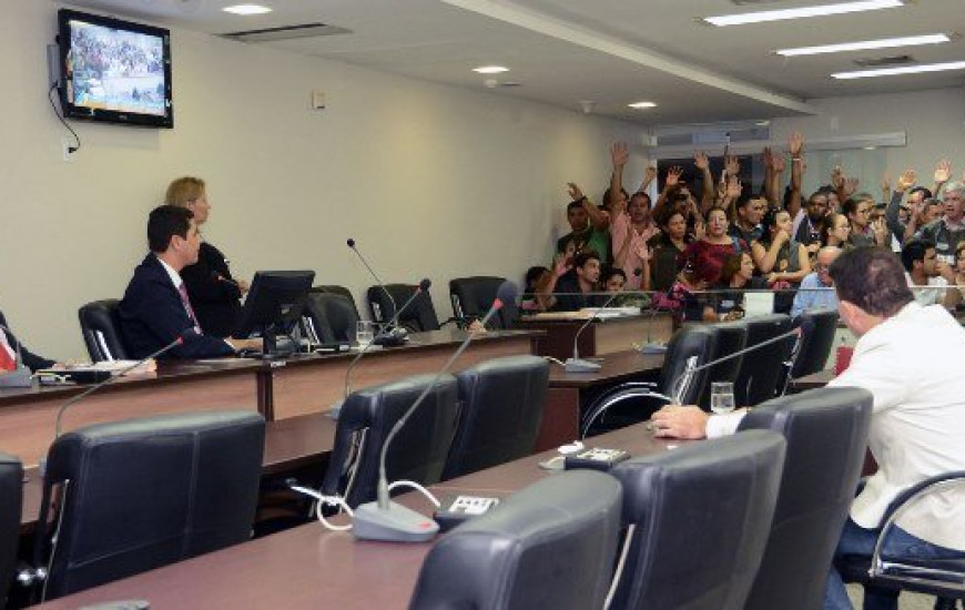 CCJ espera nova proposta do governo