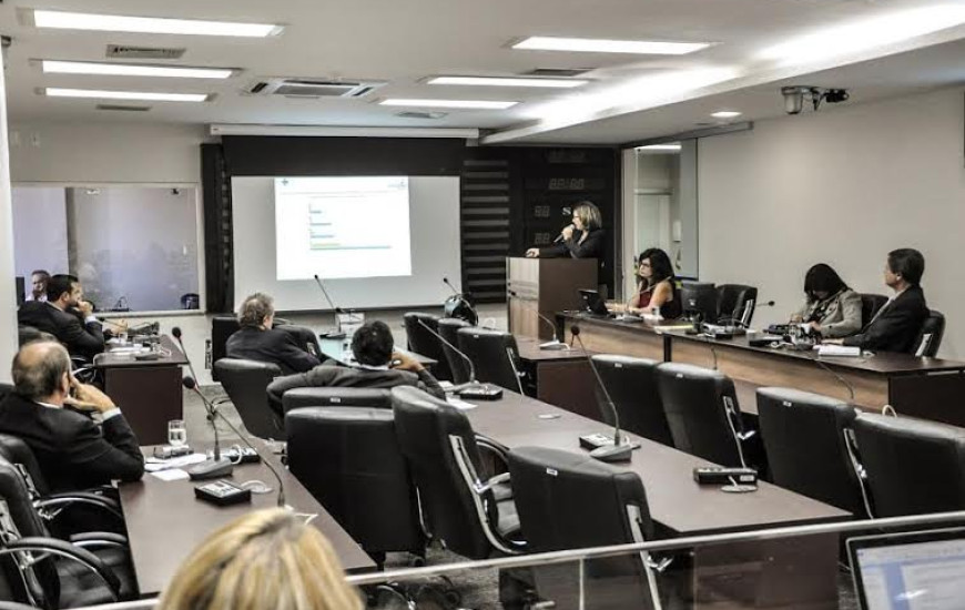 Relatório é apresentado a deputados