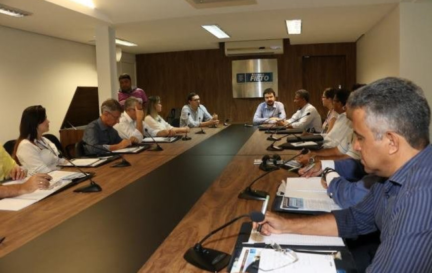 Empresários participam de sondagem na Fieto