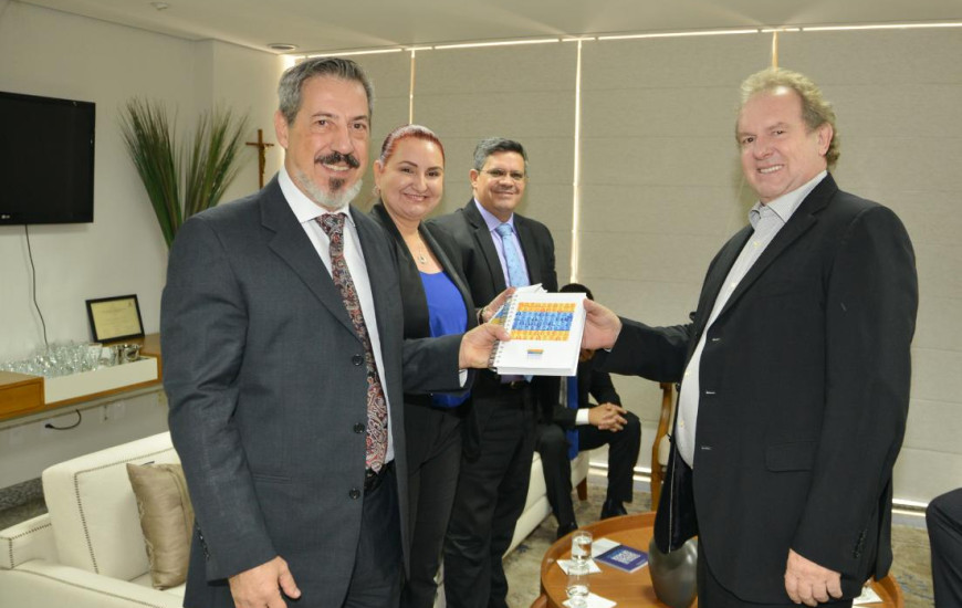 Representante da Caixa em reunião com Mauro Carlesse