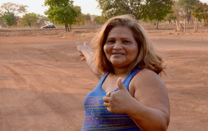 Dona Maria comemora a autorização para obras