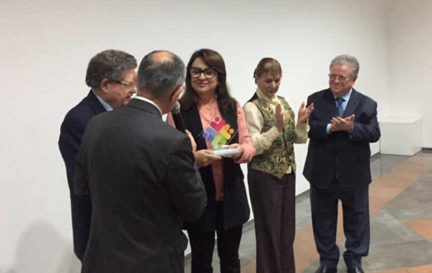 Candidata a vice-presidente da República, senadora é homenageada