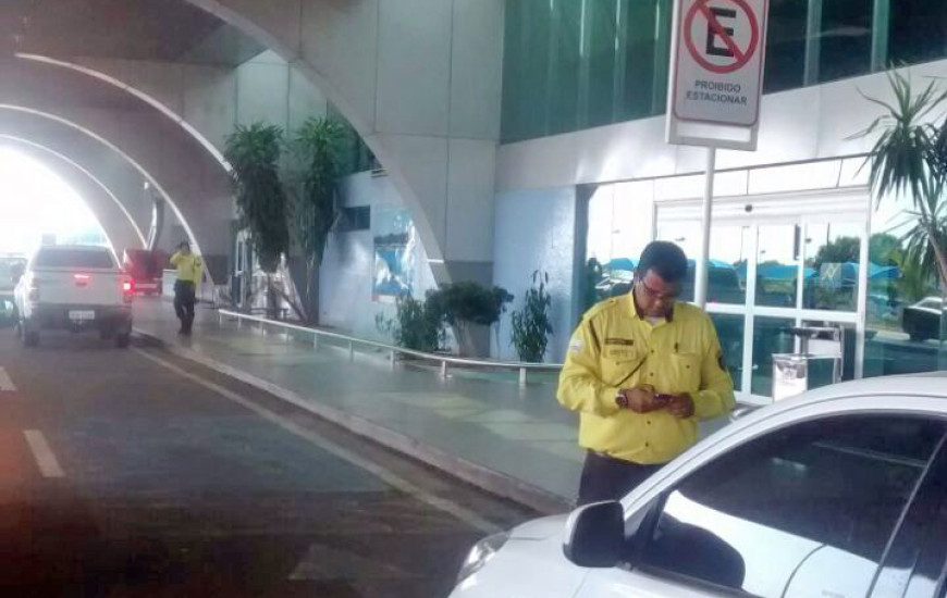 13 motoristas foram multados e 6 carros guinchados